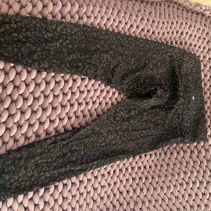 NWOT SIZE 10 CHEETA LULULEMON LEGGINGS NOT CROPPED REG LENGTH